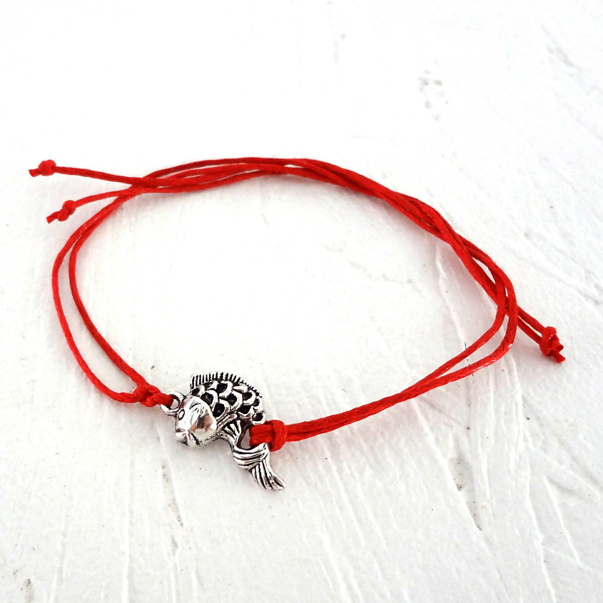 Изображение товара Браслет желаний с символом на красной нити от бренда Сочиняй мечты 1 шт