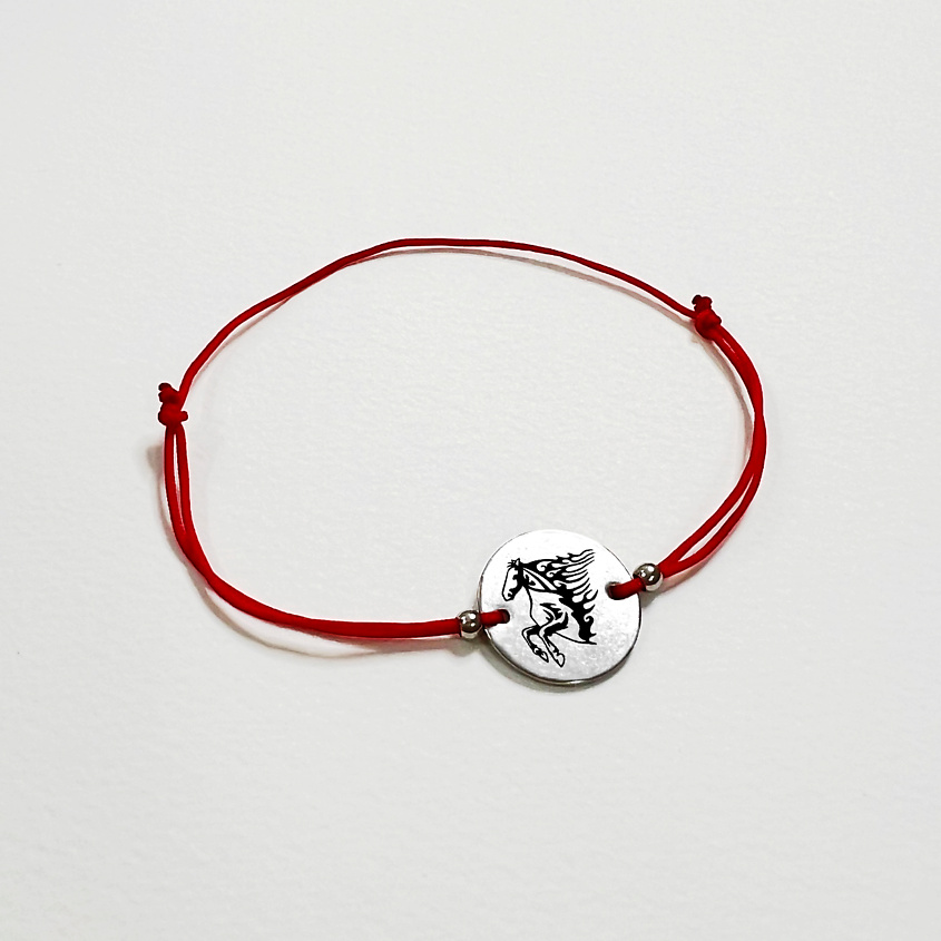 Изображение товара Браслет желаний с символом на красной нити от бренда Сочиняй мечты
