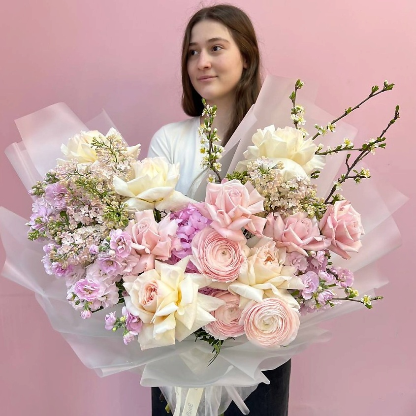 Изображение товара Премиум букет цветов Утро в саду с ранункулюсами сиренью и розами