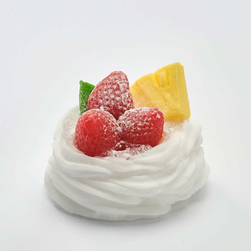 Изображение товара Мыло ручной работы десерт Павловой с ананасом и клубникой 100 г