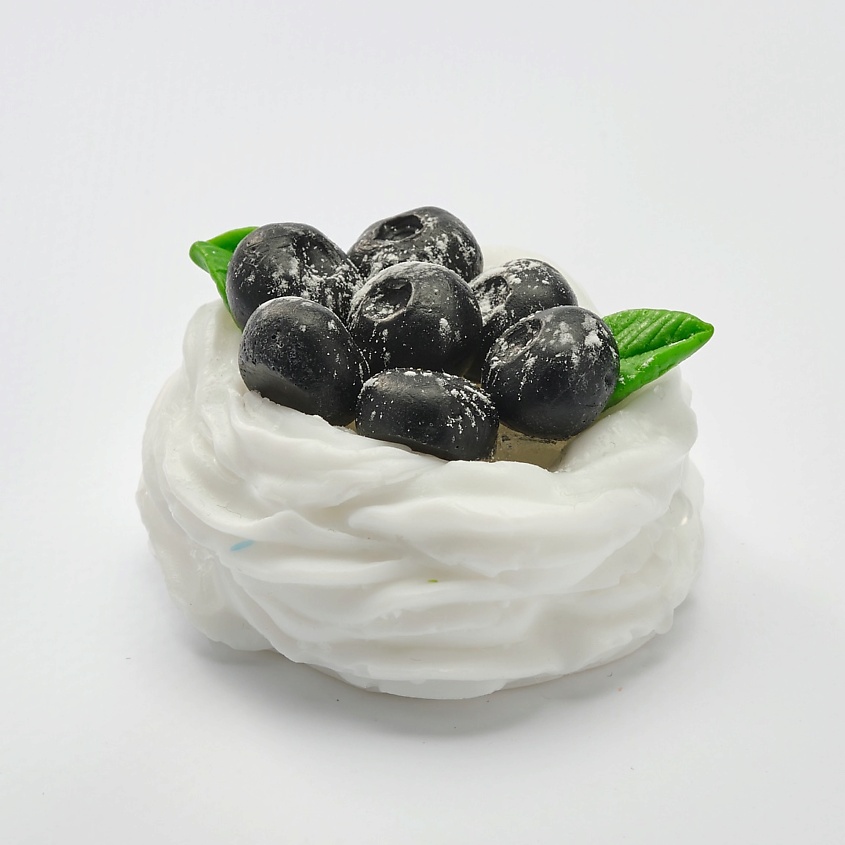 Изображение товара SKUINA Мыло ручной работы десерт Павловой с голубикой 80 г - натуральное твердое мыло для тела