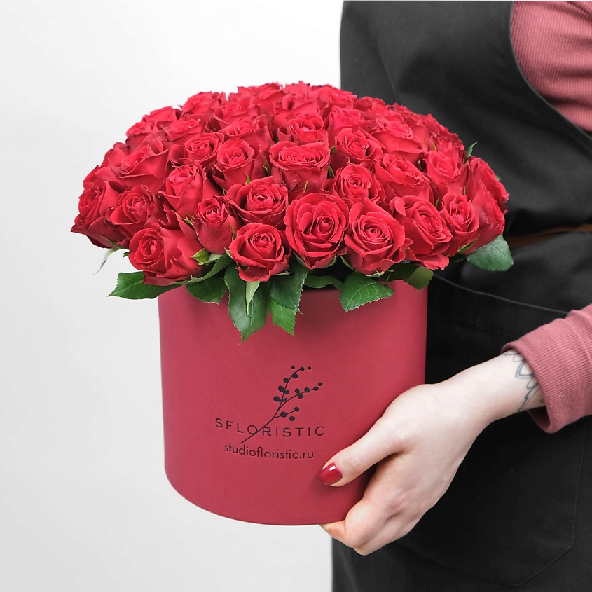 Изображение товара Букет из 51 красной розы Фрейя с упаковкой от STUDIO FLORISTIC