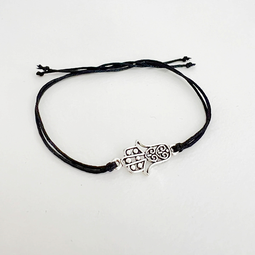 Изображение товара Браслет желаний Сочиняй мечты с символом на красной нити стильный и мотивационный аксессуар