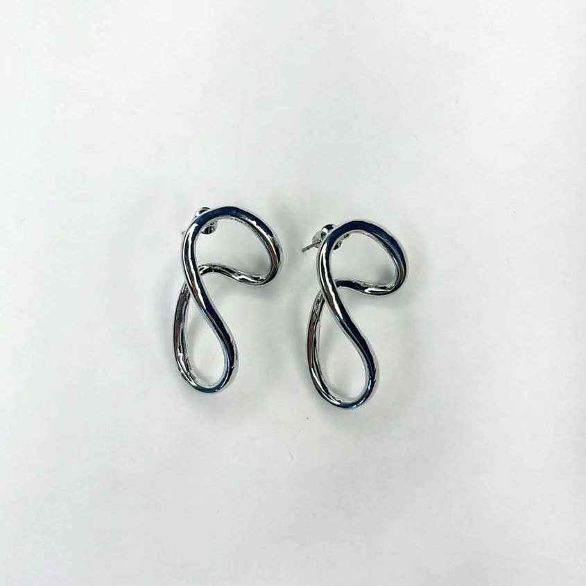 Изображение товара GILMEEVA Серебристые серьги-завитки из бижутерного сплава 1 шт.