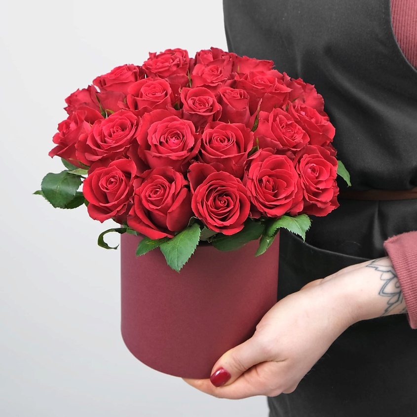Изображение товара Композиция из 25 красных роз Каролина в шляпной коробке