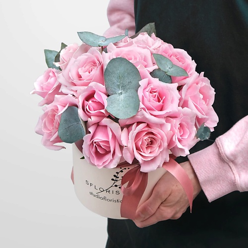 

STUDIO FLORISTIC Композиция из 15 Роз с эвкалиптом «Розовое наслаждение», Композиция из 15 Роз с эвкалиптом «Розовое наслаждение»