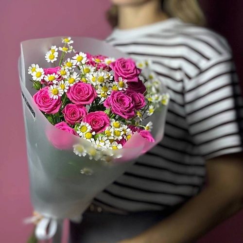 

GLOW FLOWERS Букет кустовых роз и танацентум, Букет кустовых роз и танацентум