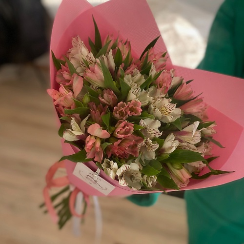 

FLOWER ART HOUSE СТУДИЯ ФЛОРИСТИКИ И ДЕКОРА 15 альстромерий, 15 альстромерий