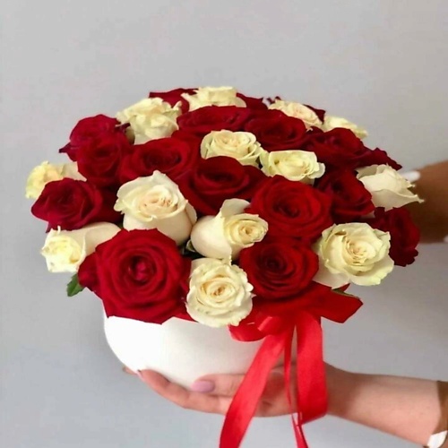 

GLOW FLOWERS Букет роз в шляпной коробке, Букет роз в шляпной коробке