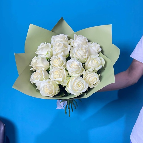 

GLOW FLOWERS Моно букет из 15 белых роз в стильной упаковке, Моно букет из 15 белых роз в стильной упаковке