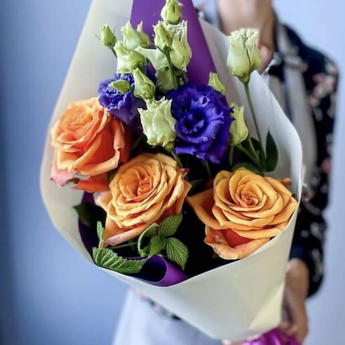 

GLOW FLOWERS Букет с розами и эустомой, Букет с розами и эустомой