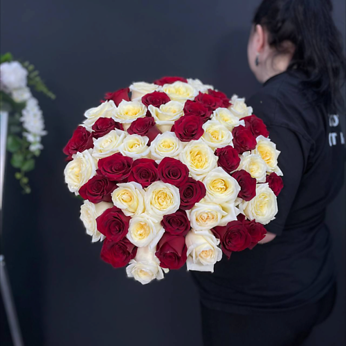 

CITY FLOWERS Букет "51 роза микс", Букет "51 роза микс"