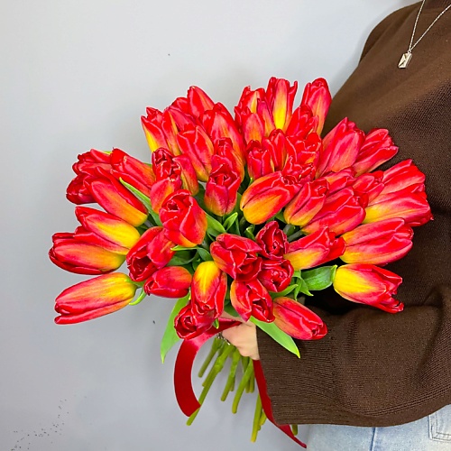

ELEVEN FLOWERS 51 красный тюльпан, 51 красный тюльпан