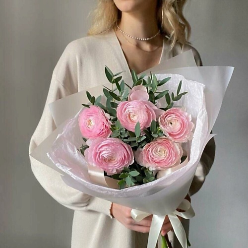 

GLOW FLOWERS Нежный букет из 5 ранункулусов и эвкалипта, Нежный букет из 5 ранункулусов и эвкалипта