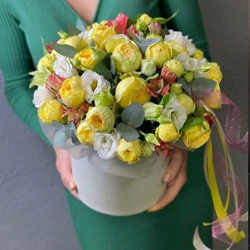 

GLOW FLOWERS Композиция с розой и эустомой с эвкалиптом в коробке, Композиция с розой и эустомой с эвкалиптом в коробке