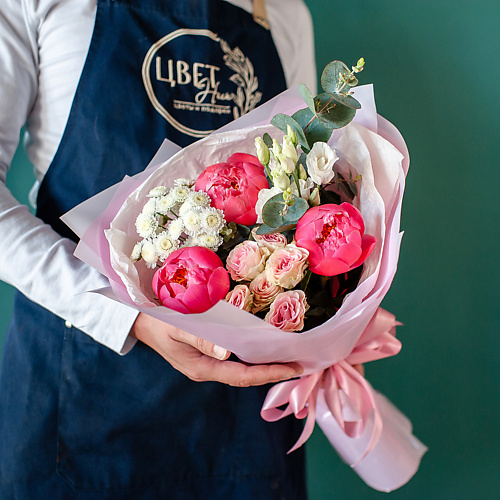 

ЦВЕТНИК ЦВЕТЫ И ПОДАРКИ Сборный букет с пионами корал шарм, Сборный букет с пионами корал шарм