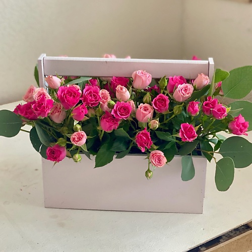 

FLOWER ART HOUSE СТУДИЯ ФЛОРИСТИКИ И ДЕКОРА Кустовые розы в ящике, Кустовые розы в ящике