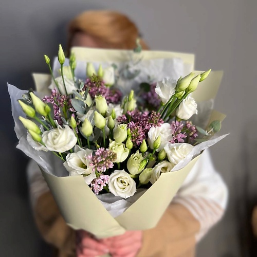 

LE BOUQUET Букет из сирени с лизиантусами, Букет из сирени с лизиантусами