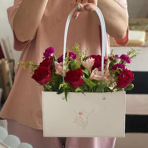 

FLOWER ART HOUSE СТУДИЯ ФЛОРИСТИКИ И ДЕКОРА Цветы в сумочке, Цветы в сумочке