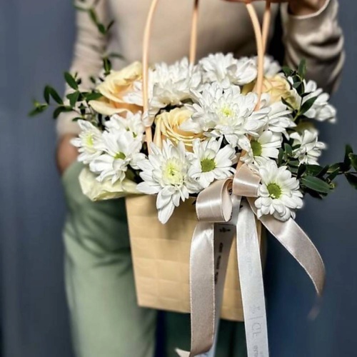 

GLOW FLOWERS Букет из роз и кустовых хризантем, Букет из роз и кустовых хризантем