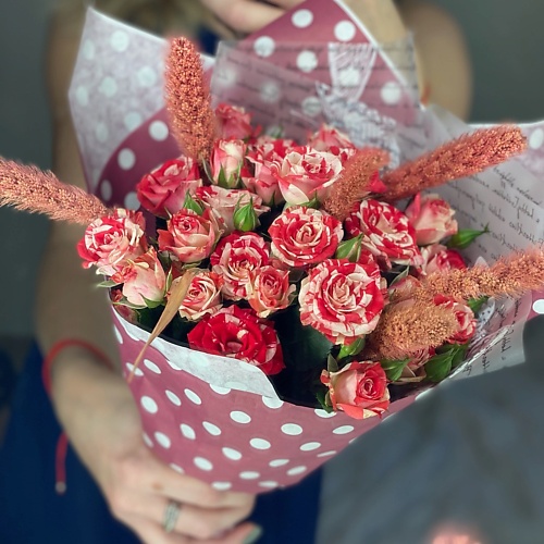 

FLOWER ART HOUSE СТУДИЯ ФЛОРИСТИКИ И ДЕКОРА Комплимент из кустовых роз, Комплимент из кустовых роз