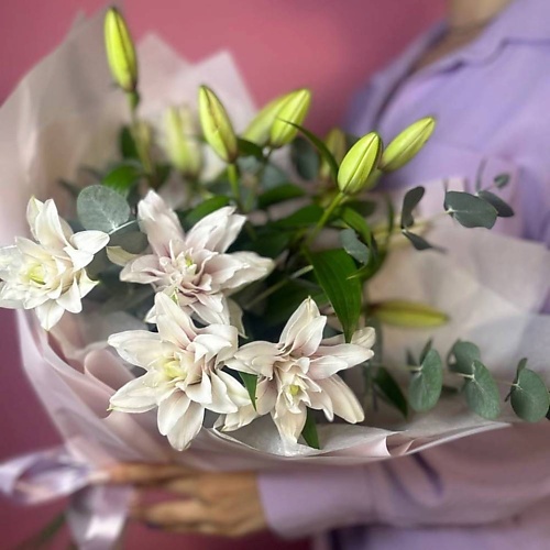 GLOW FLOWERS Букет Лилии монобукет свежих цветов 3980₽