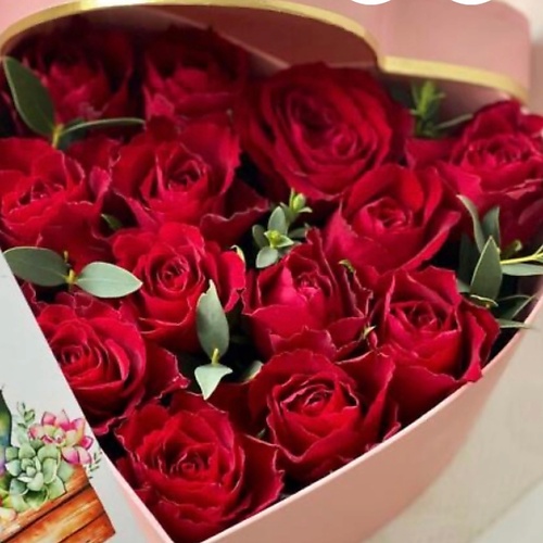

FLOWER ART HOUSE СТУДИЯ ФЛОРИСТИКИ И ДЕКОРА Сердечко с красными розами, Сердечко с красными розами