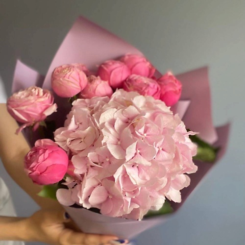 

GLOW FLOWERS Букет с гортензией и розами, Букет с гортензией и розами