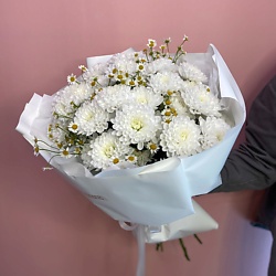 Букет из 5 кустовых хризантем и ромашки