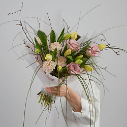 Весенний букет с лимонными тюльпанами и розами. АРТ 684