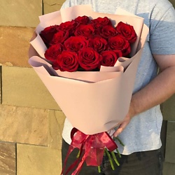 15 бордовых роз