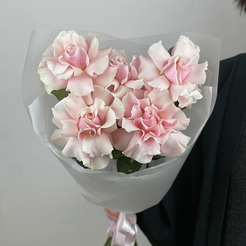 Изображение товара Букет из 5 французских розовых роз - нежность и элегантность