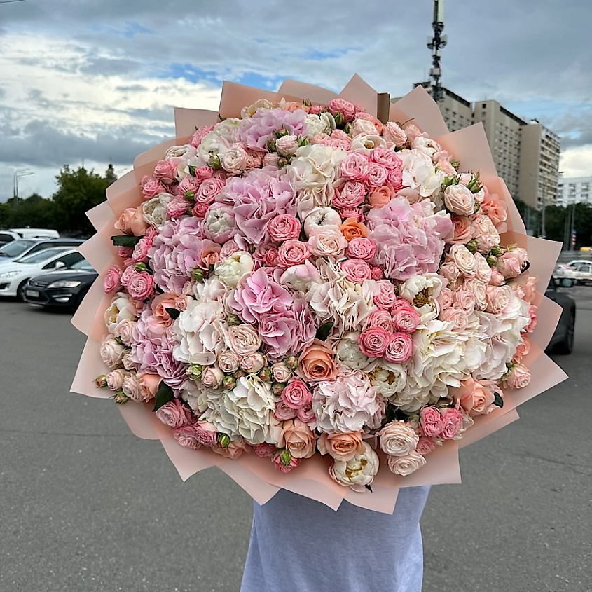 Изображение товара VELORI FLOWERS Букет сборный с пионами и гортензией, 1 шт.