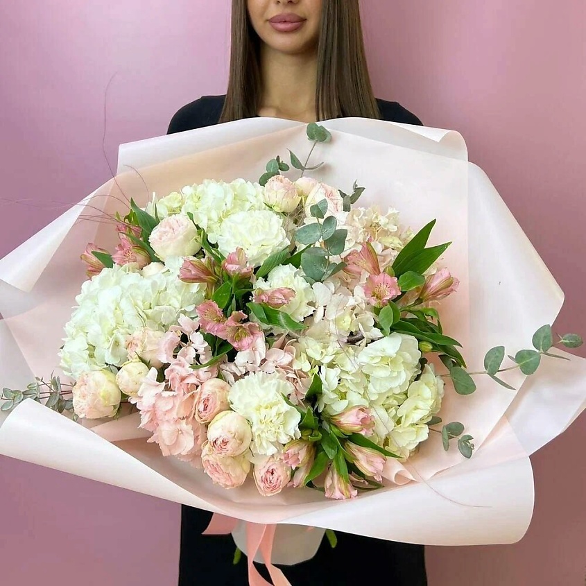 Изображение товара Премиум букет Розовая Пудра из гортензий и пионовидных роз от Сады Любви