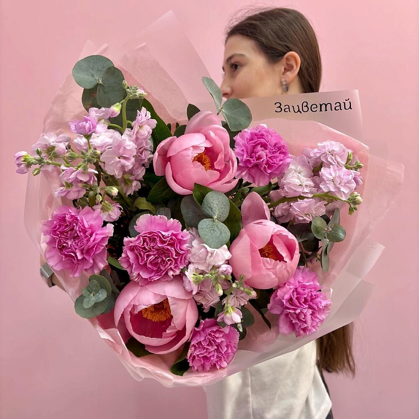 Изображение товара Букет розовый дурман с пионов и эксклюзивной упаковкой 9150 рублей