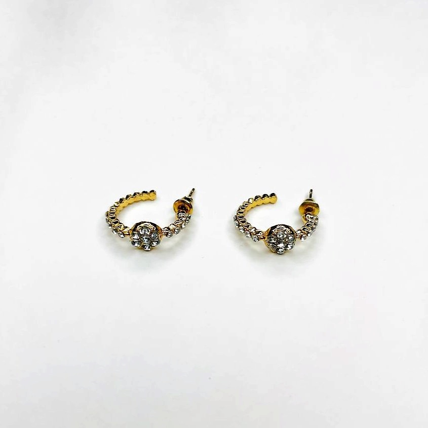 Изображение товара Женские серьги пусеты с камнем из бижутерного сплава GILMEEVA