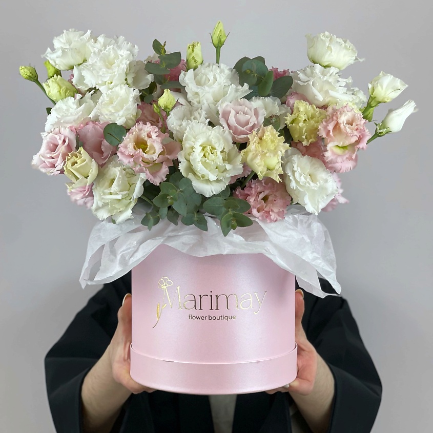 Изображение товара Маримай Легкость чувств - букет из эустомы и эвкалипта в шляпной коробке