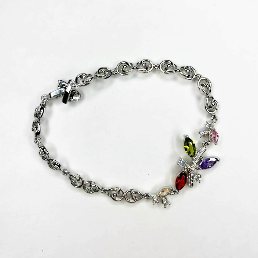 Изображение товара Женский нежный цветочный браслет с мерцающими камнями GILMEEVA