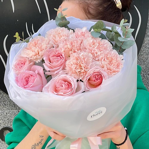 

FLORES Нежный букет из кремовых гвоздик и пионовидных роз, Нежный букет из кремовых гвоздик и пионовидных роз