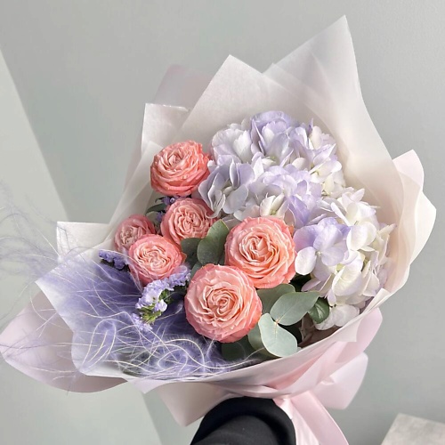 Букет живых цветов FLORES Лавандовая гортензия с пионовидной розой и эвкалиптом