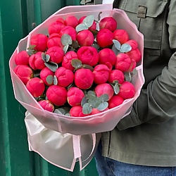 Букет коралловых пионов