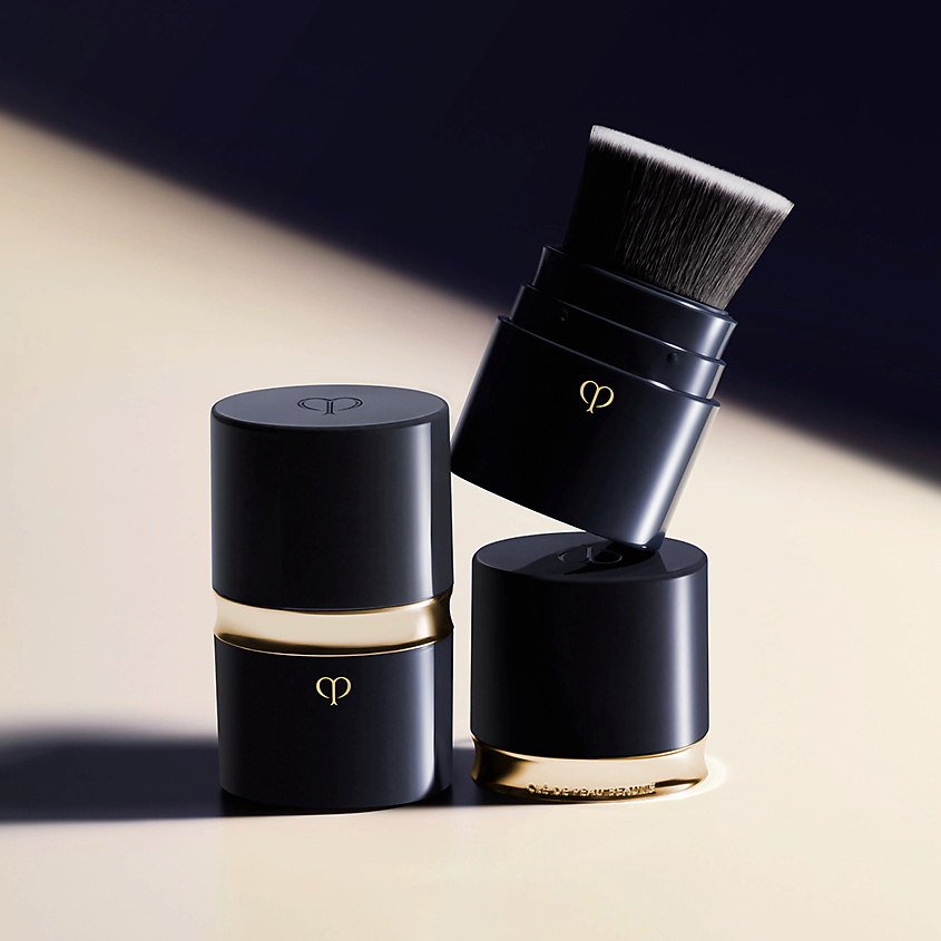 CLÉ DE PEAU BEAUTÉ Компактная кисть Compact Brush – фото 2