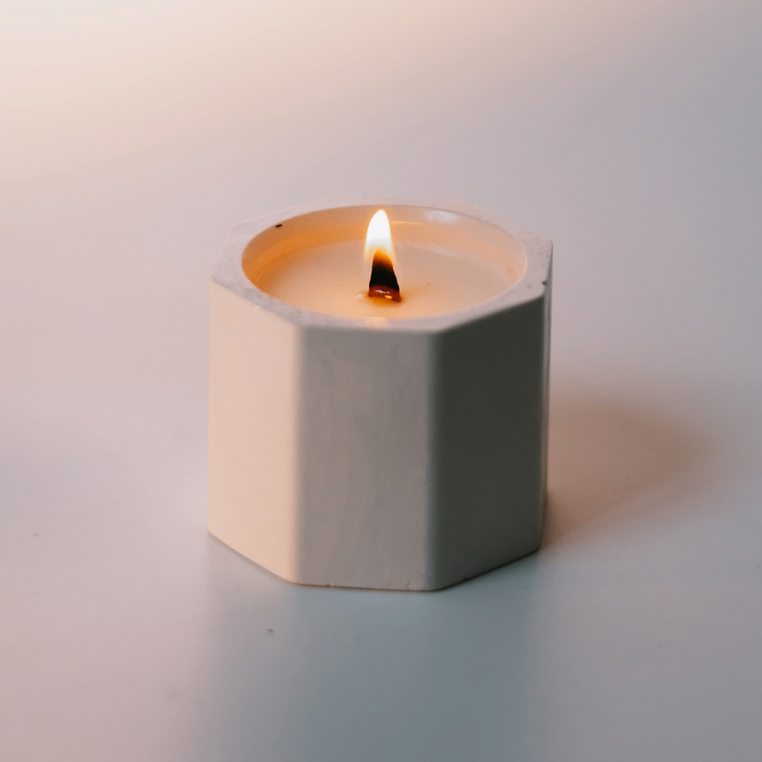 Изображение товара Ароматическая свеча в стакане из гипса с ароматом морской соли