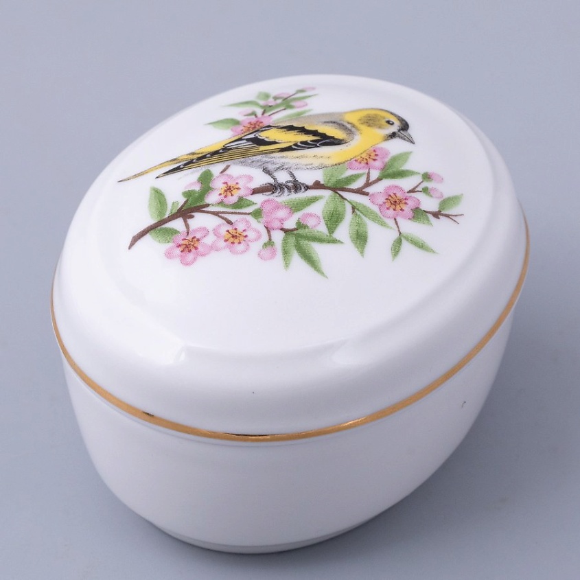 Изображение товара ИМПЕРАТОРСКИЙ ФАРФОРОВЫЙ ЗАВОД Туалетная коробочка "Чижик",9.2×7.7 см, 1 шт.