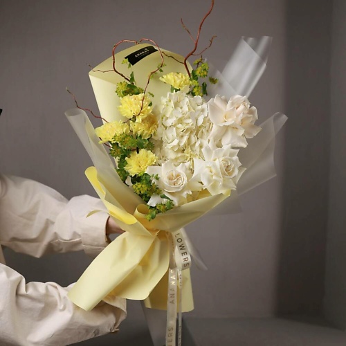 

ANANAS FLOWERS Авторский букет из роз и гортензии, Авторский букет из роз и гортензии