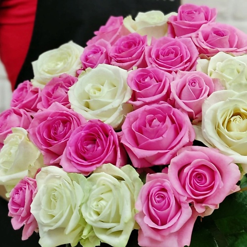 

STUDIO FLORISTIC Букет из роз «Микс розово-белый» под ленту 60 см, Букет из роз «Микс розово-белый» под ленту 60 см