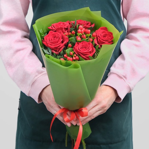 

STUDIO FLORISTIC Букет красных Роз «Красная Шапочка», Букет красных Роз «Красная Шапочка»