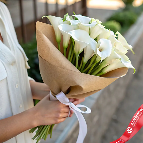 

AZALIANOW ЦВЕТЫ. ПОДАРКИ. ДЕКОР Букет 17 белых калл в крафте, Букет 17 белых калл в крафте
