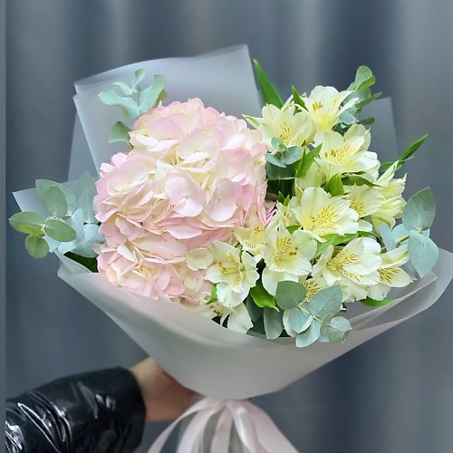 

SWEET SOFI СТУДИЯ ЦВЕТОВ Нежный букет розовая гортензия, альстромерия и эвкалипт, Нежный букет розовая гортензия, альстромерия и эвкалипт