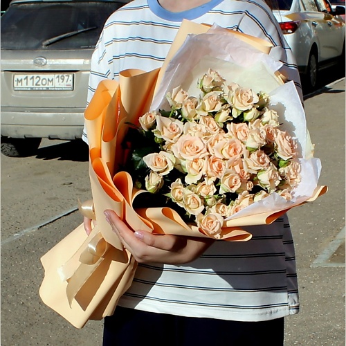 

FLORISTIK ЦВЕТОЧНАЯ СТУДИЯ Букет из кустовой розы, Букет из кустовой розы